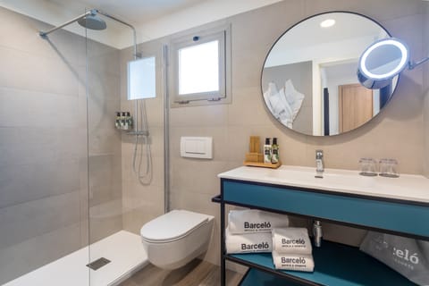 Room (Suite) | Bathroom | Shower, rainfall showerhead, hair dryer, bathrobes