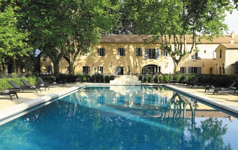 Indoor pool, seasonal outdoor pool, pool umbrellas, sun loungers