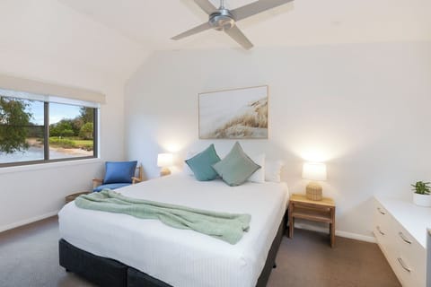 Premium Cabin - Sleeps 6 | Iron/ironing board, free WiFi, bed sheets