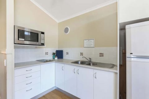 Deluxe Cabin - Sleeps 4 | Private kitchen | Full-size fridge, microwave, stovetop, electric kettle