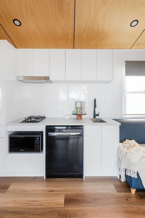 Premium Tiny Home - Sleeps 2 - Dog Friendly | Private kitchen | Full-size fridge, microwave, stovetop, cookware/dishes/utensils