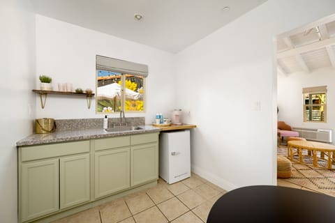 Junior Suite | Private kitchen | Mini-fridge, espresso maker, coffee/tea maker