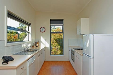 Ocean View Cottage 2 (accessible) | Private kitchen | Full-size fridge, oven, stovetop, dishwasher