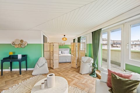 Deluxe Suite | Living area