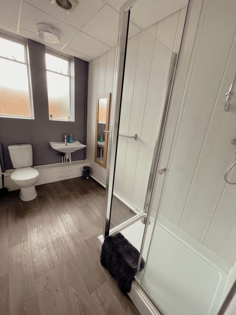 Standard Twin Room, Private Bathroom | Bathroom