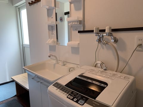 House | Bathroom sink