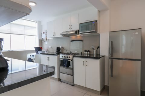 Apartment, 3 Bedrooms (301) | Private kitchen | Fridge, microwave, stovetop, cookware/dishes/utensils