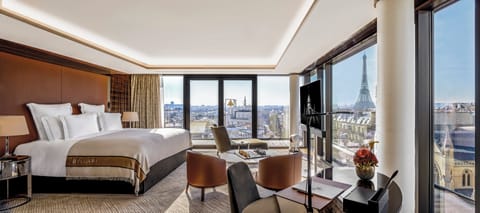 Suite, 1 King Bed, View, Tower | Premium bedding, minibar, in-room safe, blackout drapes