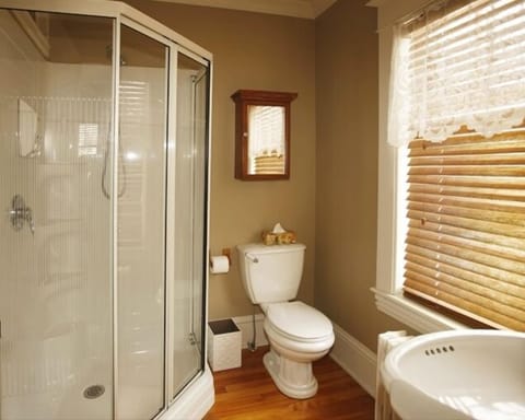 Room, 1 Queen Bed, Private Bathroom (North West) | Bathroom | Shower, free toiletries, hair dryer, bathrobes