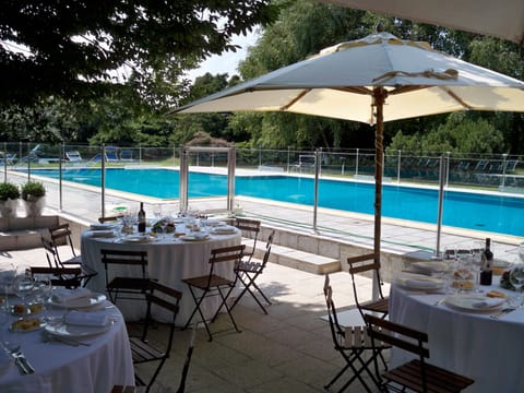 Breakfast, lunch, dinner served; Italian cuisine 