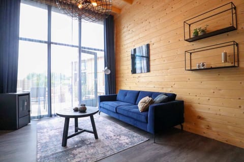 Tiny House 2 | Living area | TV