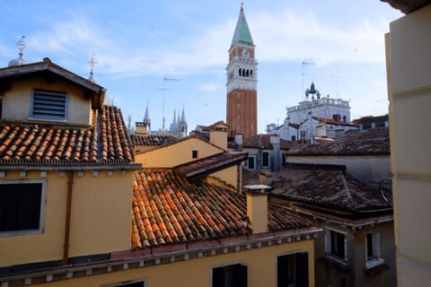 Standard Room, 1 Bedroom, City View, Tower | Premium bedding, down comforters, in-room safe, individually decorated