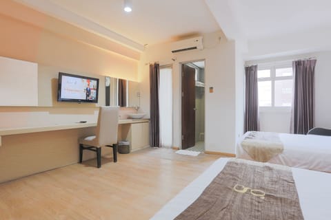 Deluxe Business Twin | 1 bedroom, minibar, desk, laptop workspace