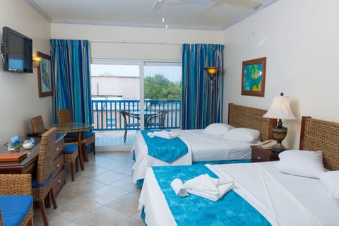 Deluxe Island View Studio | In-room safe, iron/ironing board, free WiFi, bed sheets