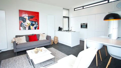 Cube Exclusif 4 | Private kitchen | Microwave, coffee/tea maker, cookware/dishes/utensils, dining tables