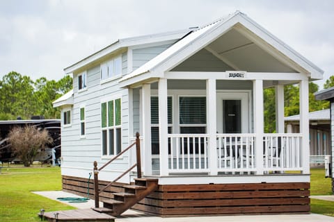 Deluxe Cottage | Individually decorated, individually furnished, free WiFi, bed sheets