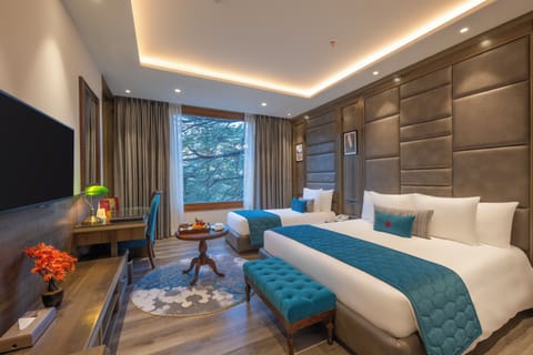 Premium Room, 1 King Bed | Egyptian cotton sheets, premium bedding, Select Comfort beds, minibar