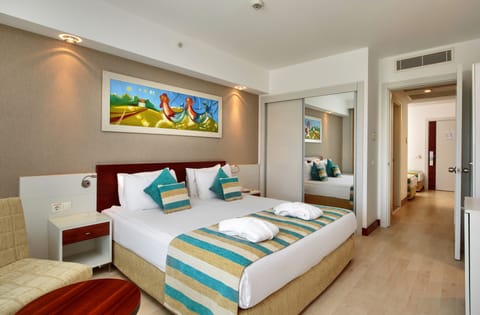 Family Room, Partial Sea View | Minibar, in-room safe, desk, free cribs/infant beds