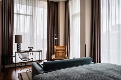 Junior Suite (Hafencity View) | Hypo-allergenic bedding, in-room safe, desk, blackout drapes