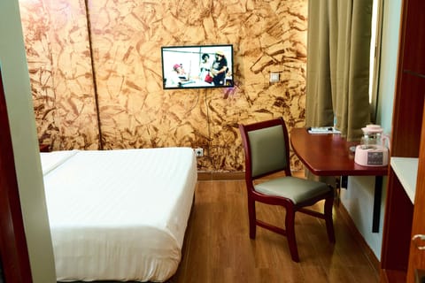 Single Room | Premium bedding, desk, free WiFi, bed sheets