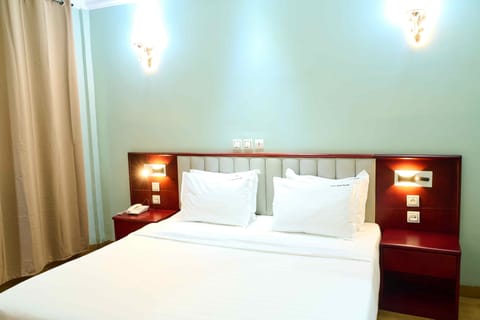 Single Room | Premium bedding, desk, free WiFi, bed sheets