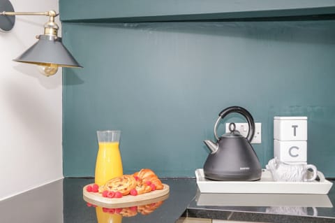 Cottage | Private kitchen | Fridge, dishwasher, electric kettle, toaster