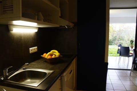 Apartment 3 rooms 6 persons | Private kitchen | Full-size fridge, microwave, stovetop, dishwasher