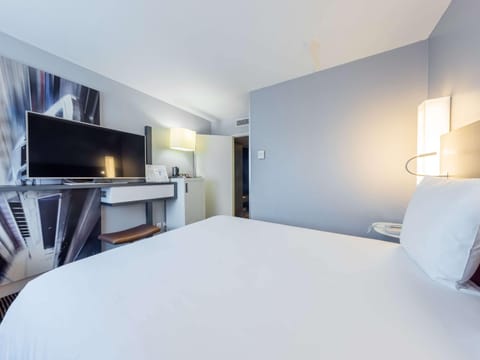 Classic Room, 1 Double Bed | Premium bedding, minibar, in-room safe, desk