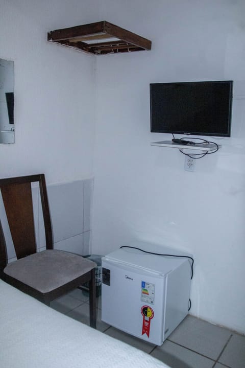 Basic Twin Room | Minibar, free WiFi, bed sheets