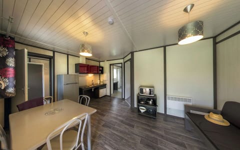 Chalet, 3 Bedrooms, Terrace | Private kitchen | Fridge, microwave, stovetop, dishwasher