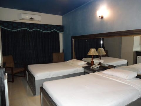 Deluxe Triple Room | Free WiFi, bed sheets