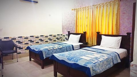 Deluxe Double or Twin Room | Iron/ironing board, free WiFi