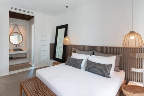 Superior Double Room with Garden View | In-room safe, individually decorated, individually furnished