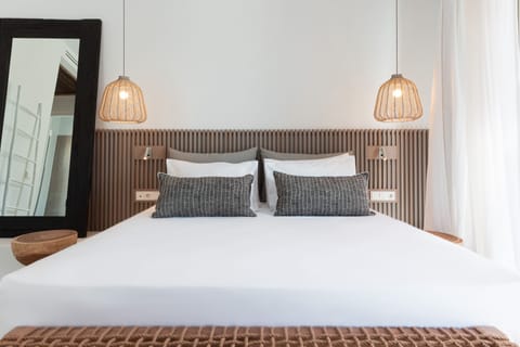 Superior Double Room with Pool View | In-room safe, individually decorated, individually furnished