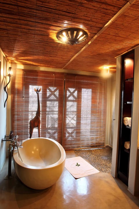 Villa, 5 Bedrooms | Bathroom | Free toiletries, hair dryer, towels