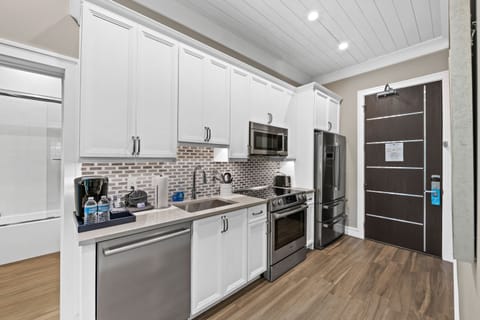 The Anna Maria Luxury Suite | Private kitchen | Fridge, microwave, toaster, paper towels