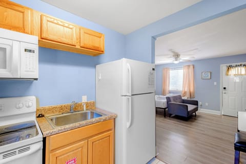 Condo, 1 Queen Bed, Pool Access, Beach View | Private kitchen | Fridge, microwave, oven, stovetop