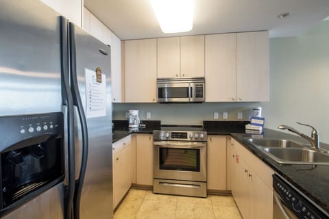 Condo, Multiple Beds, Ocean View | Private kitchen | Fridge, microwave, oven, stovetop