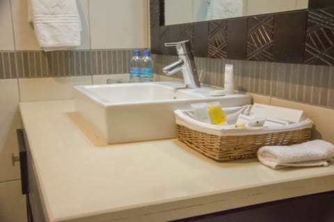 Executive Suite | Bathroom sink