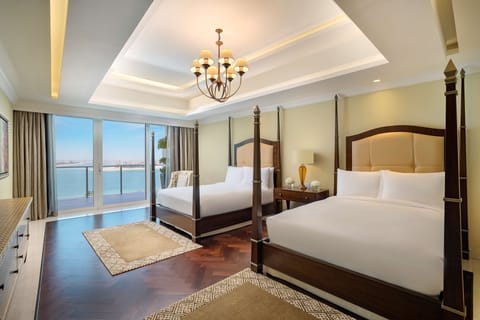 CHAIRMAN SUITE | Egyptian cotton sheets, premium bedding, minibar, in-room safe