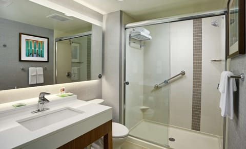 Combined shower/tub, designer toiletries, hair dryer, towels