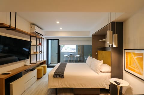 Business Single Room | Premium bedding, free WiFi, bed sheets