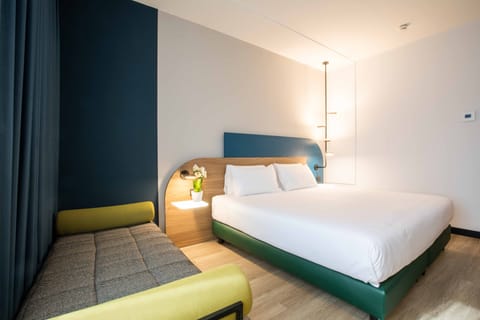 Superior Triple Room | Minibar, desk, blackout drapes, free cribs/infant beds