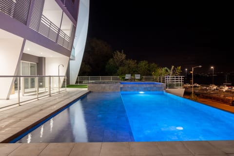 Outdoor pool, sun loungers