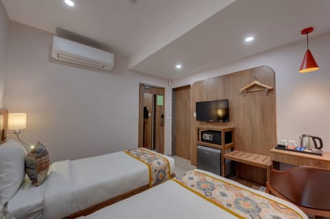 Superior Room | Premium bedding, minibar, desk, laptop workspace