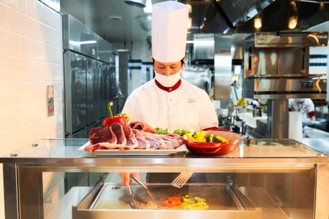 Daily buffet breakfast (JPY 3500 per person)