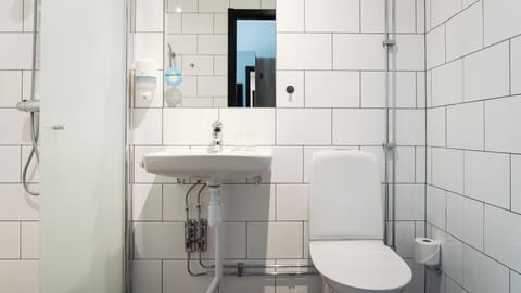 Superior Twin Room, Non Smoking | Bathroom | Hair dryer, towels