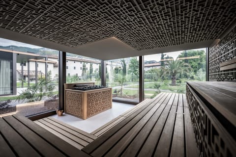 Couples treatment rooms, sauna, steam room, massages