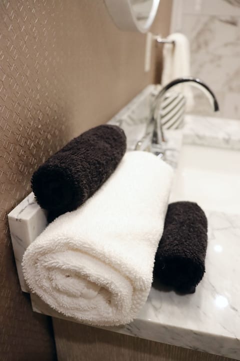 King - The Alexander Suite | Bathroom | Shower, hair dryer, towels, soap