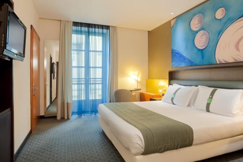 Minibar, in-room safe, soundproofing, free WiFi